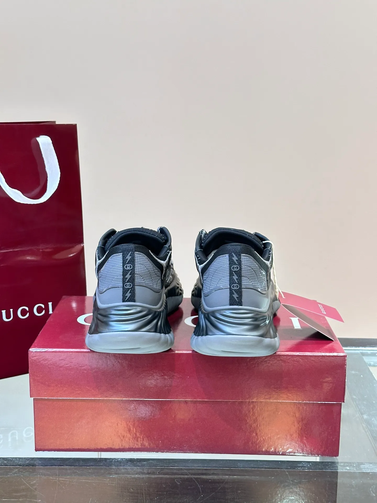 Men's Men's Shoes💰p760 "Gucc*" Ri Men's Men's Shoes💰p Men's Men's Shoes💰ple Series 2024ss👫Couple Style Casual Sports Shoes, buy the original and accurately reproduce it! Restore the quality of details, Gucci Ri men's shoes 💰p men's shoes 💰ple series sports shoes are made with innovative stitching technology to create a flowing texture like water. The leather design is paired with three-dimensional interlocking Double G leather patches and Gucci letter metal accessories, creating a free flowing texture of the entire shoe with a 3D effect. A classic and versatile piece that feels super comfortable on your feet! Male 39-44 Female 35-39